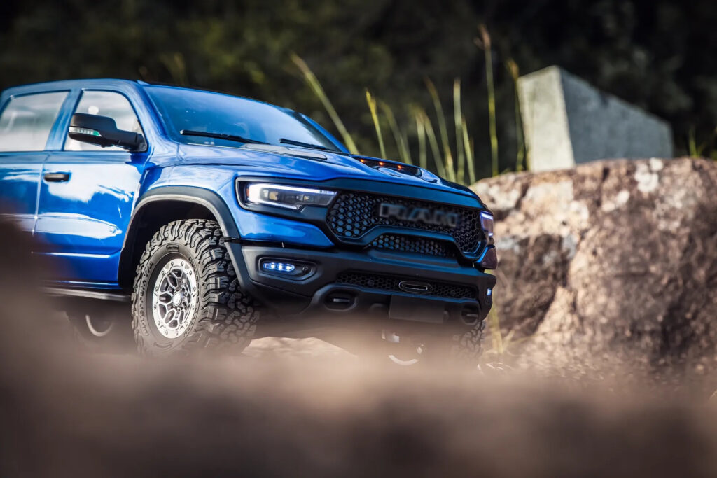 Tractionhobby RAM 1500 Outdoor side view